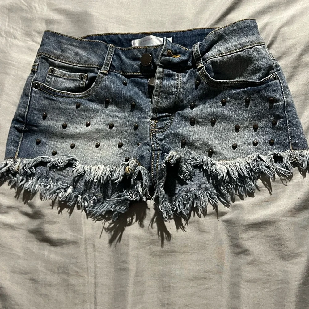 Shorts - Picture 2 of 3